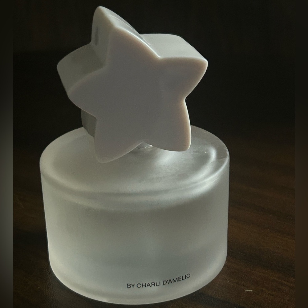 Born Dreamer Fragrance with Star Cap by Charli D’Amelio! - Picture 2 of 3